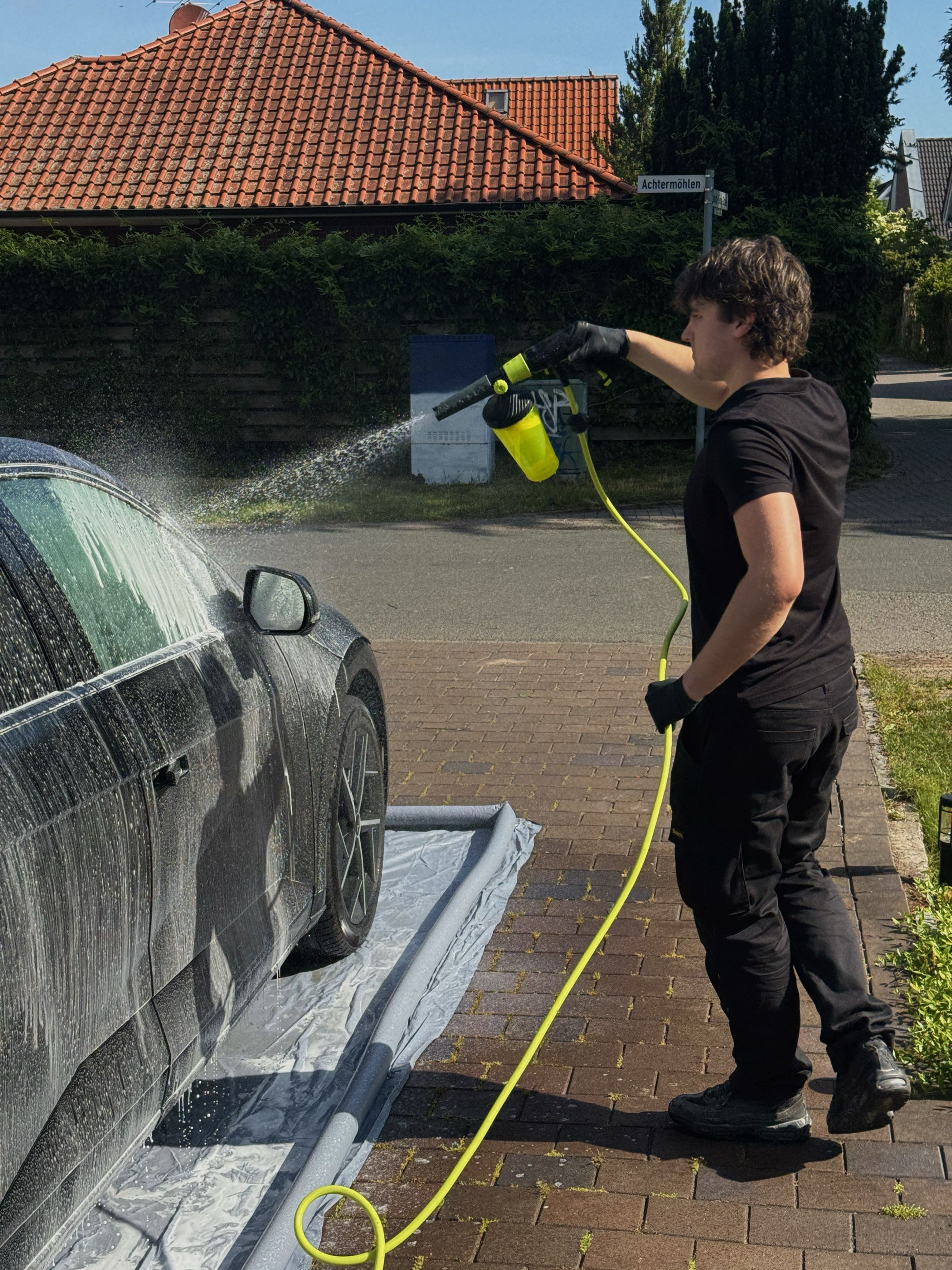 Professionelle Außenwäsche mit Foam Cannon — L&B CarCare Oldenburg